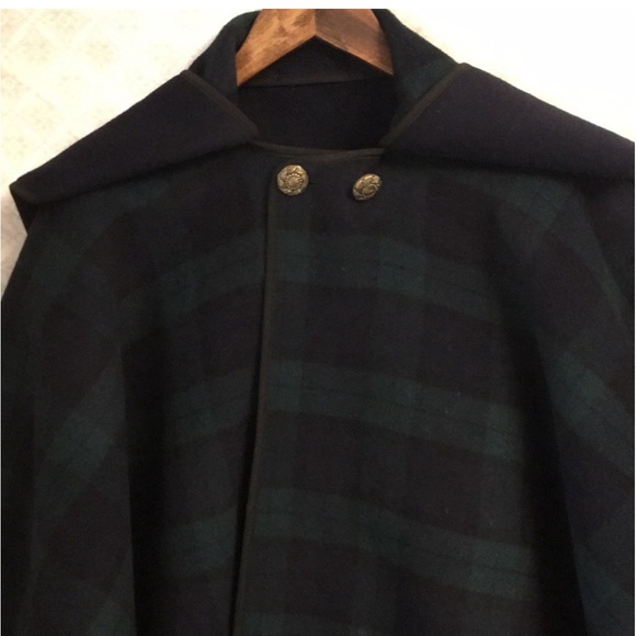 Pitlochry Wool Reversible Walking Poncho Made in Great Britain Navy Green Plaid - Picture 9 of 14